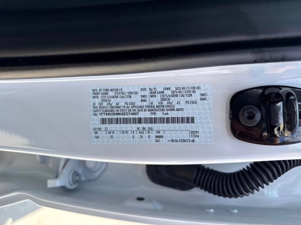 2025 Oxford White Ford Super Duty F-250 SRW XLT BLACKWIDOW 4X4 Truck