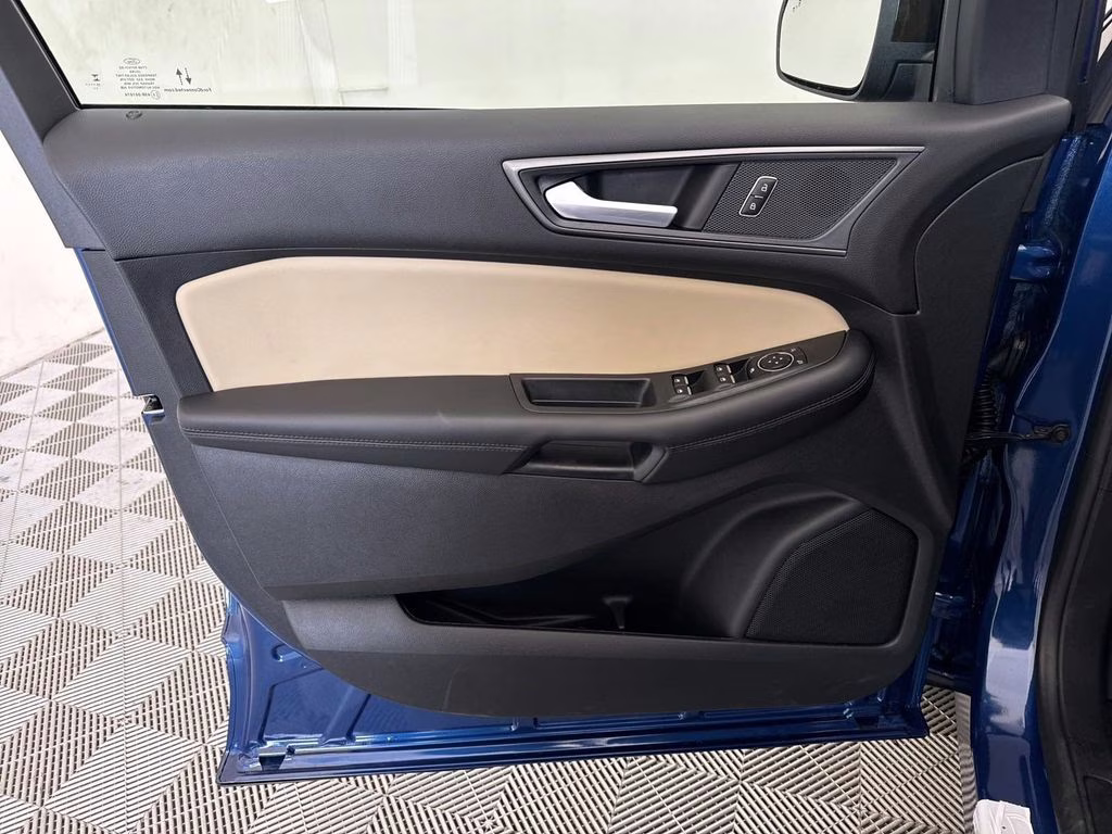 2024 Atlas Blue Metallic Ford Edge SE AWD SUV