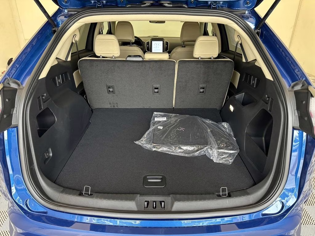 2024 Atlas Blue Metallic Ford Edge SE AWD SUV