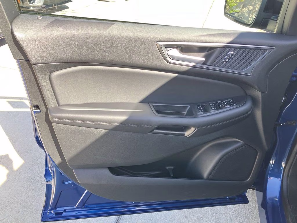 2024 Atlas Blue Metallic Ford Edge SE AWD SUV