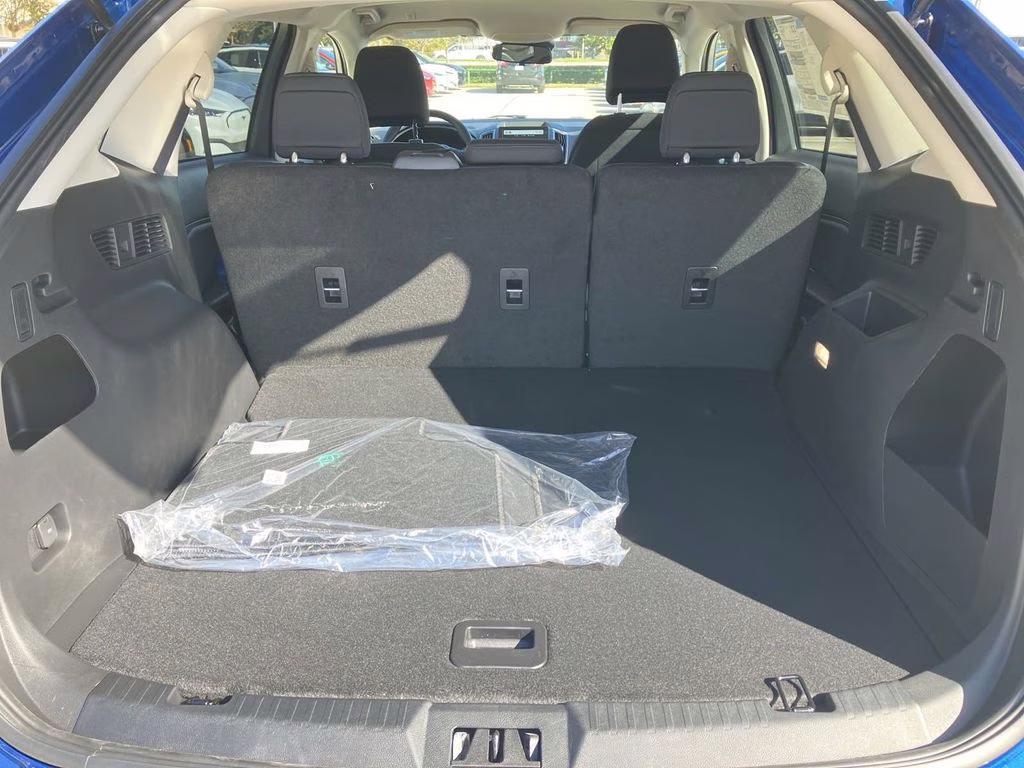 2024 Atlas Blue Metallic Ford Edge SE AWD SUV