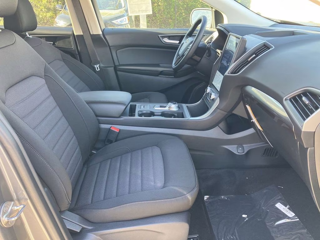 2024 Carbonized Gray Metallic Ford Edge SE AWD SUV
