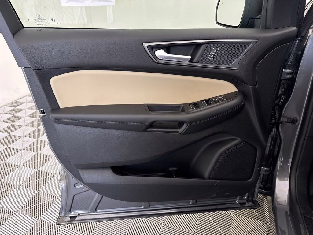 2024 Carbonized Gray Metallic Ford Edge SE AWD SUV