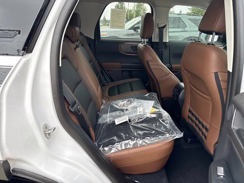 2025 Oxford White Ford Bronco Sport Outer Banks 4X4 SUV