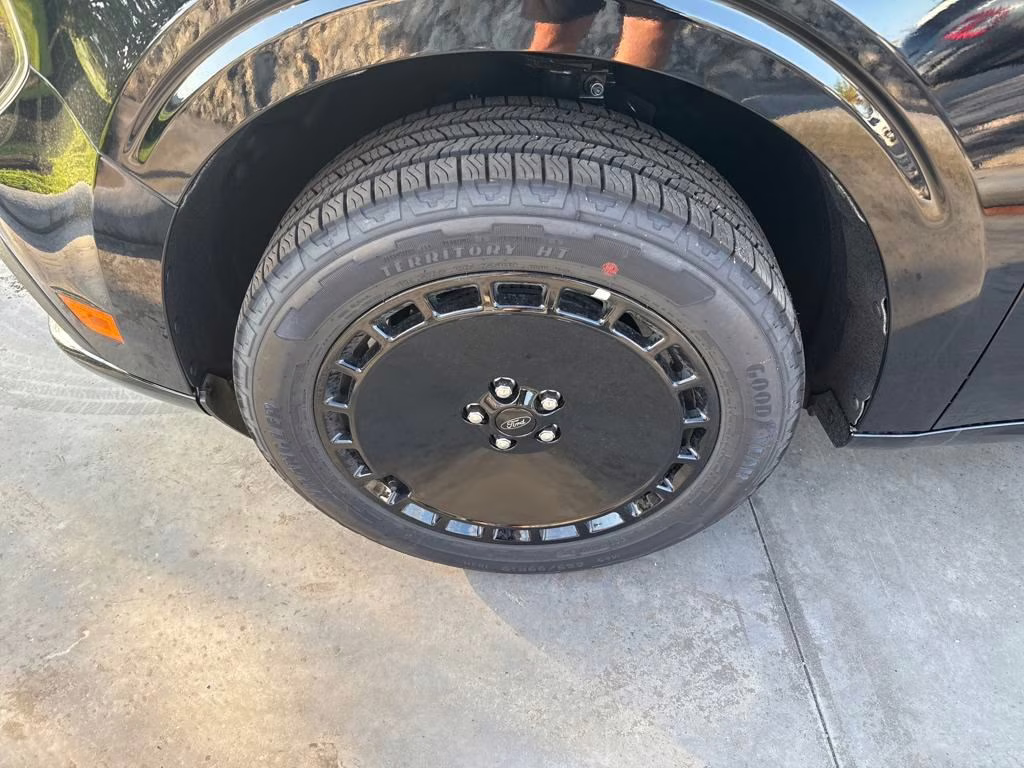 2025 Shadow Black Ford Maverick Lobo High AWD Truck