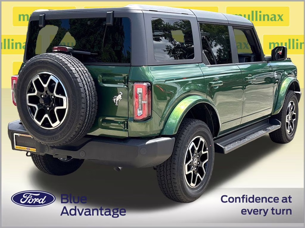 2025 Green Metallic Ford Bronco Outer Banks 4X4 SUV