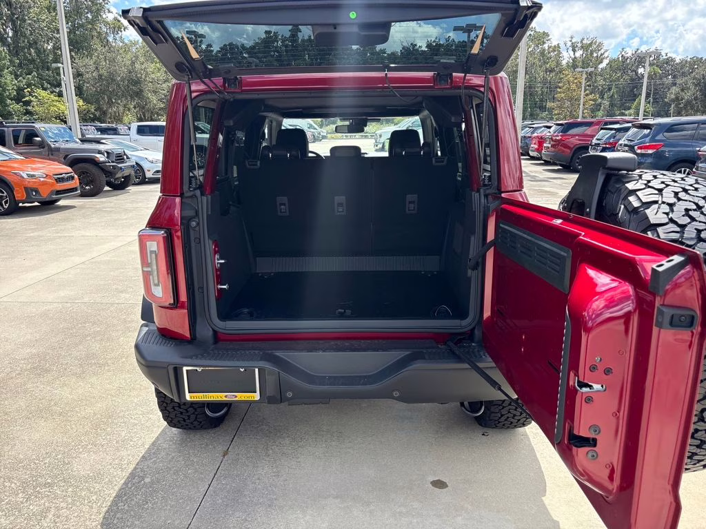 2025 Ruby Red Metallic Tinted Clearcoat Ford Bronco Badlands 4X4 SUV