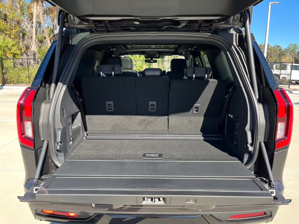 2025 Dark Matter Gray Metallic Ford Expedition Platinum 4X4 SUV