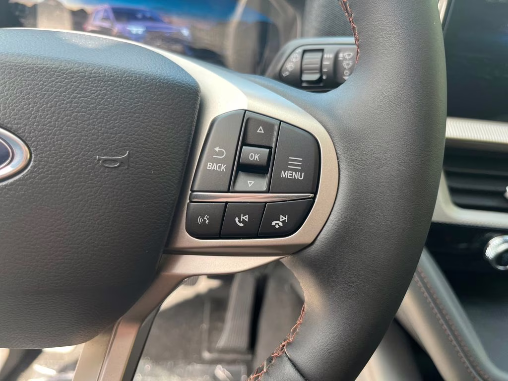 2026 Star White Metallic Tri-Coat Ford Explorer Active RWD SUV