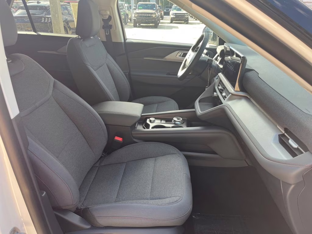 2026 Star White Metallic Tri-Coat Ford Explorer Active RWD SUV