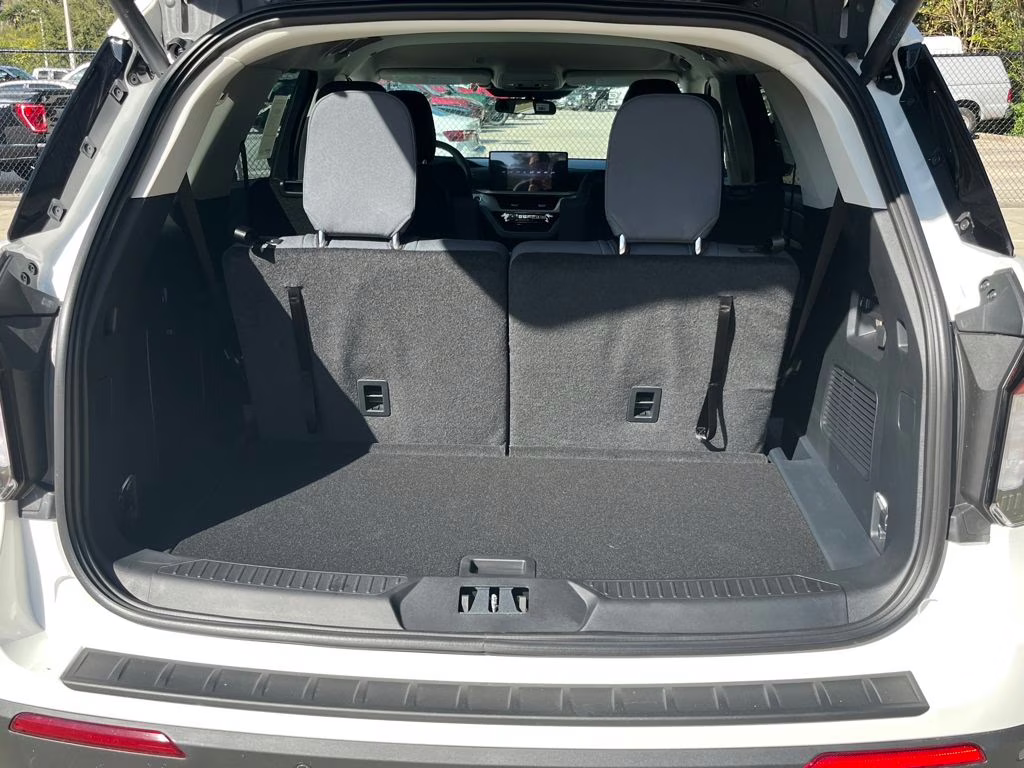 2026 Star White Metallic Tri-Coat Ford Explorer Active RWD SUV