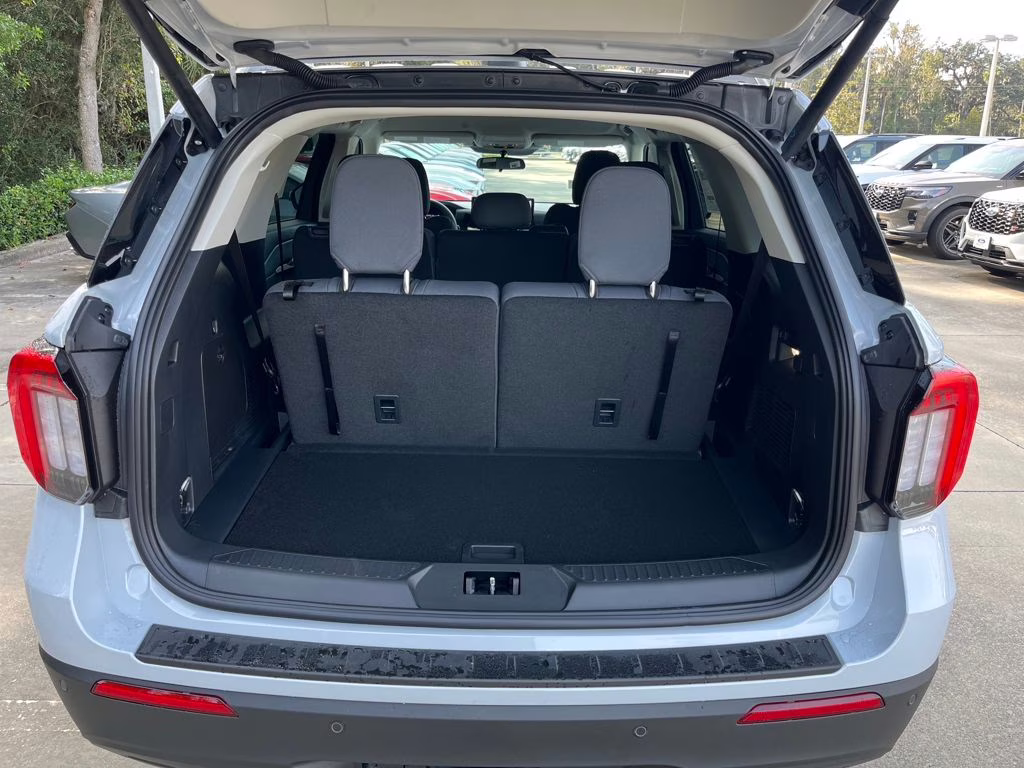 2026 Space White Metallic Ford Explorer Active RWD SUV