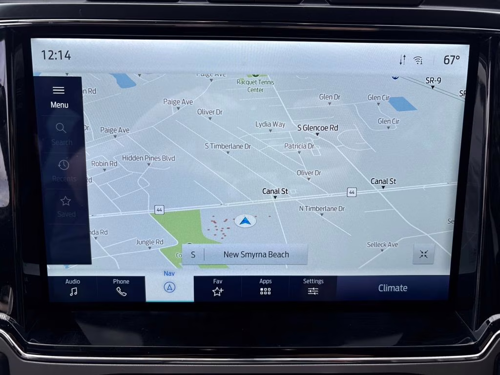 2022 White Metallic Ford Super Duty F-250 SRW Lariat 4X4 Truck