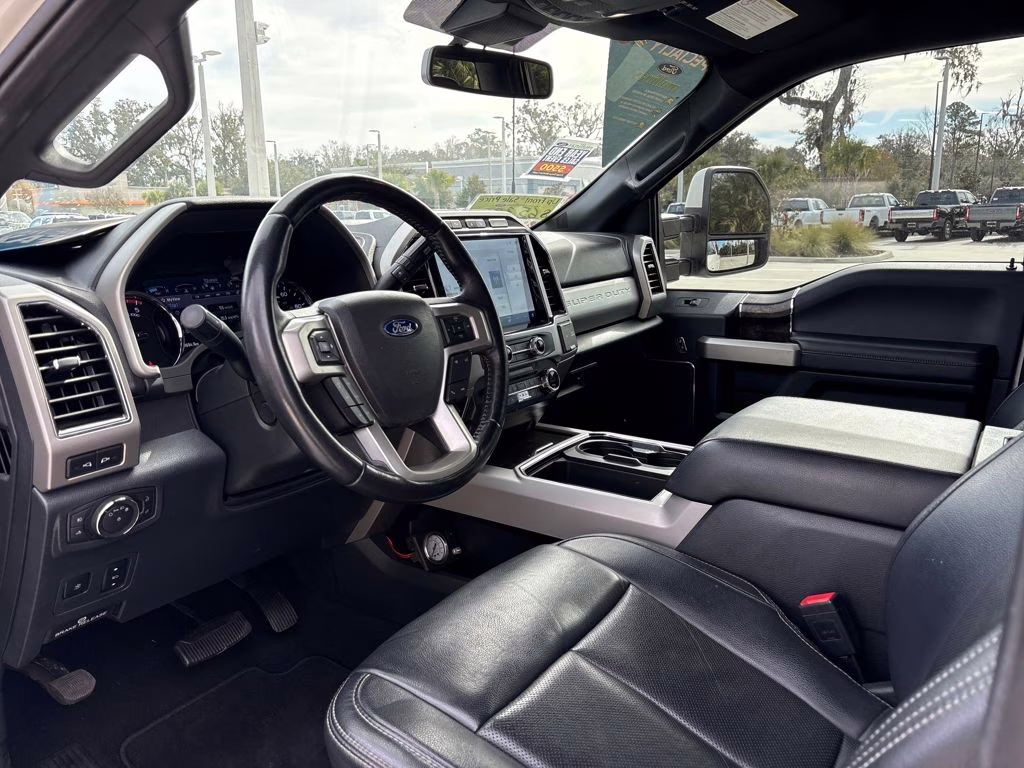 2022 White Metallic Ford Super Duty F-250 SRW Lariat 4X4 Truck