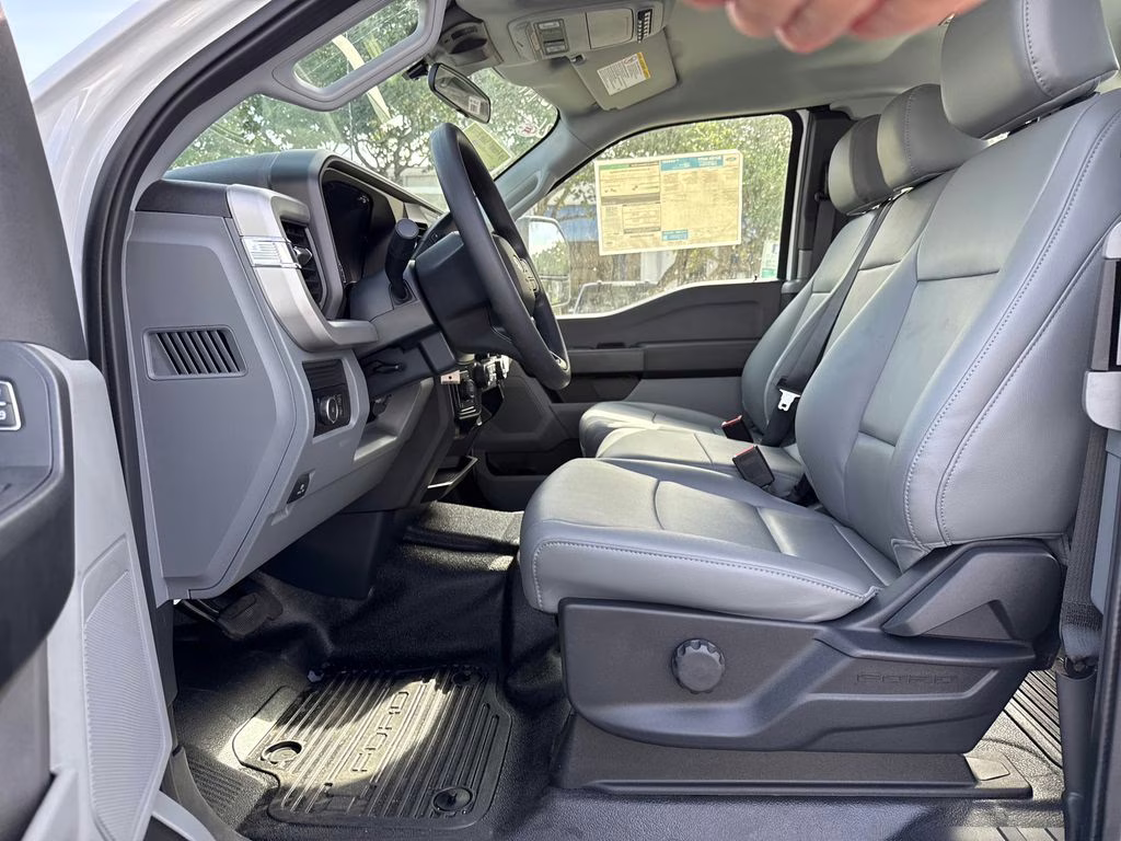 2026 Oxford White Ford Super Duty F-250 SRW XL 4X4 Truck