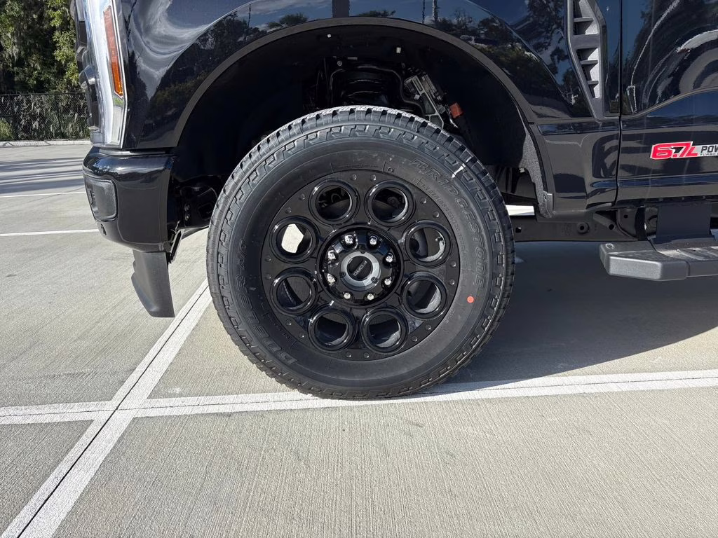 2025 Black Metallic Ford Super Duty F-250 SRW Lariat 4X4 Truck