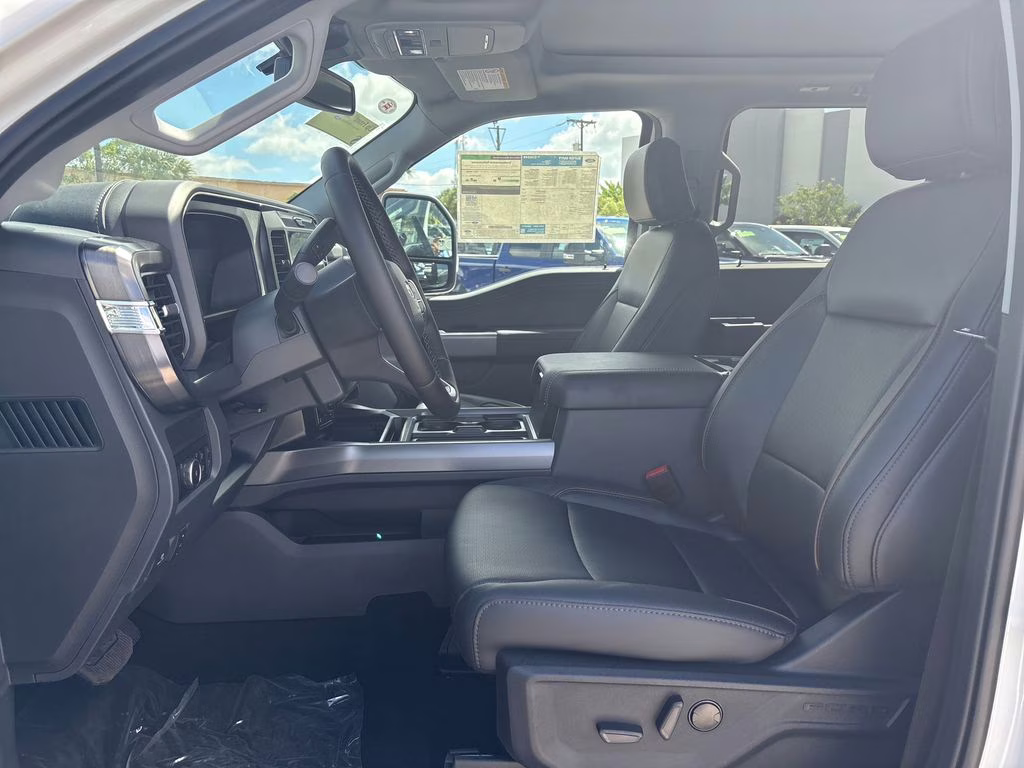 2026 White Metallic Ford Super Duty F-250 SRW Lariat 4X4 Truck