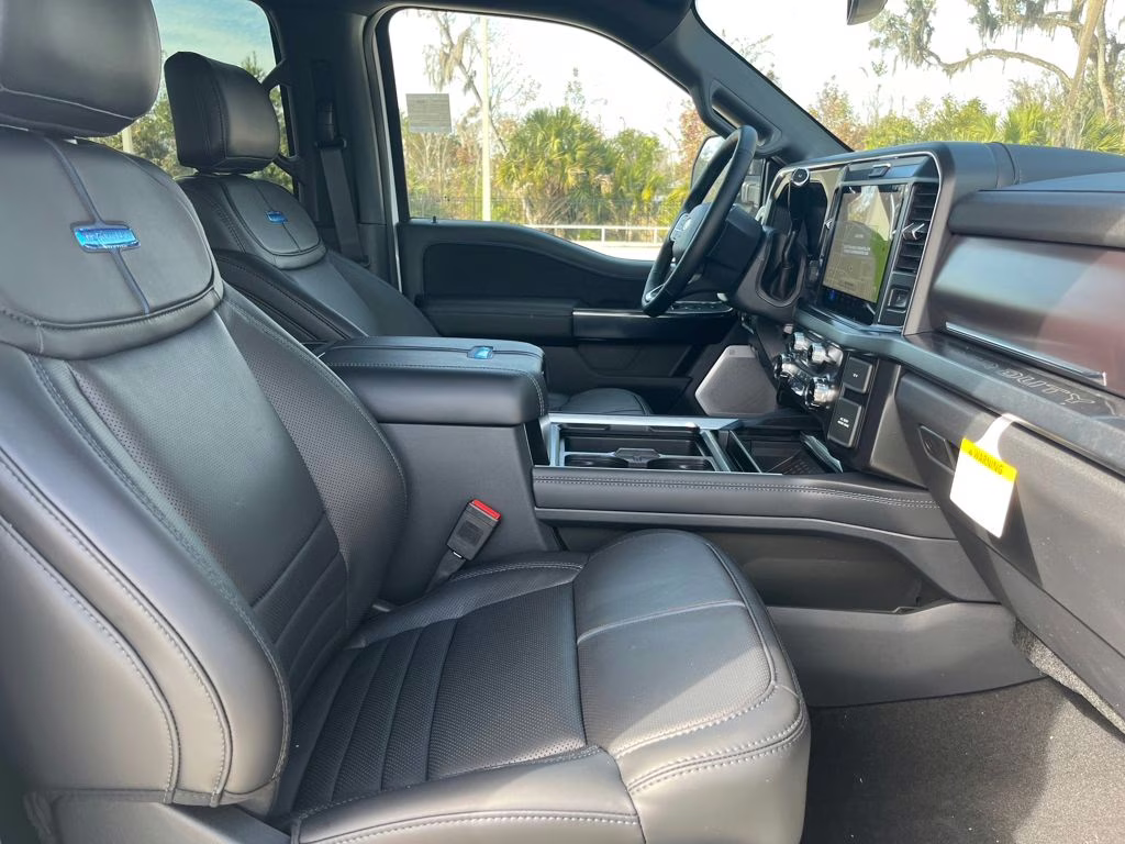 2026 Star White Metallic Tri-Coat Ford Super Duty F-450 DRW Platinum 4X4 Truck