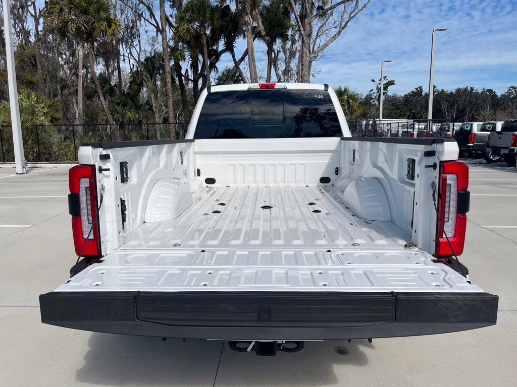 2026 Star White Metallic Tri-Coat Ford Super Duty F-450 DRW Platinum 4X4 Truck