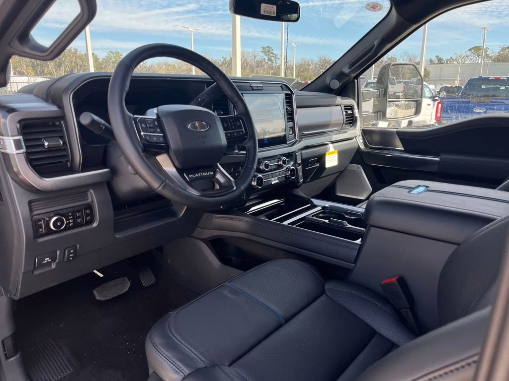 2026 Star White Metallic Tri-Coat Ford Super Duty F-450 DRW Platinum 4X4 Truck