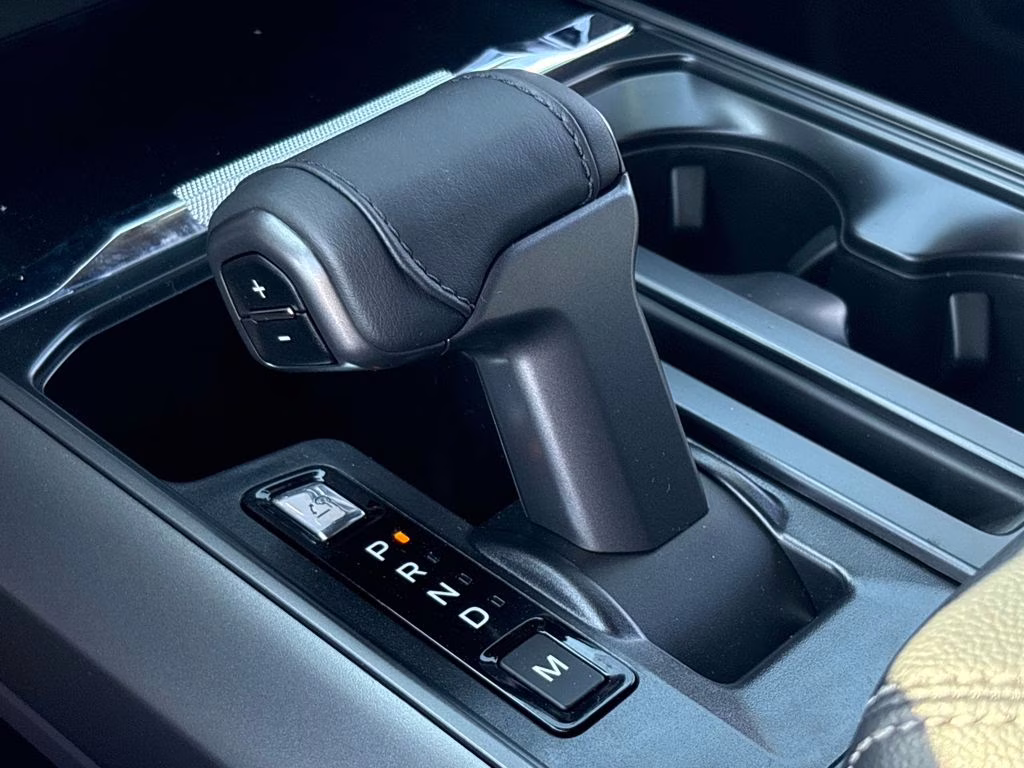 2025 Black Metallic Ford F-150 Lariat 4X4 Truck