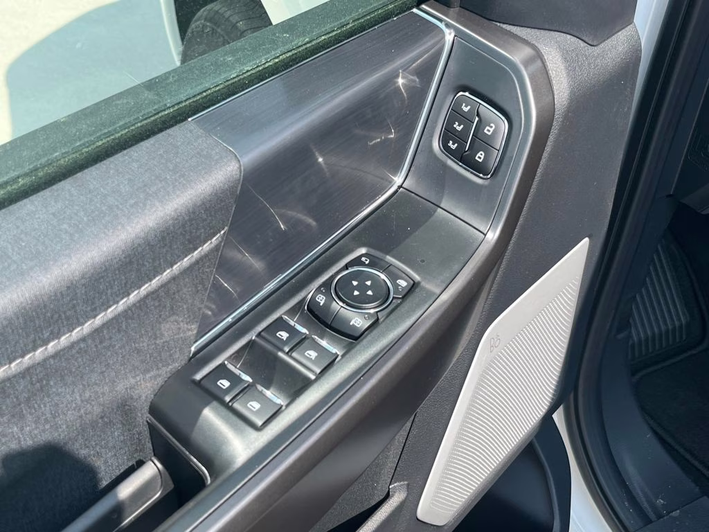 2025 Star White Metallic Tri-Coat Ford F-150 Lariat 4X4 Truck