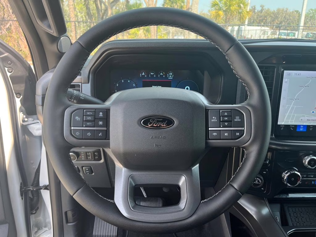 2025 Star White Metallic Tri-Coat Ford F-150 Lariat 4X4 Truck