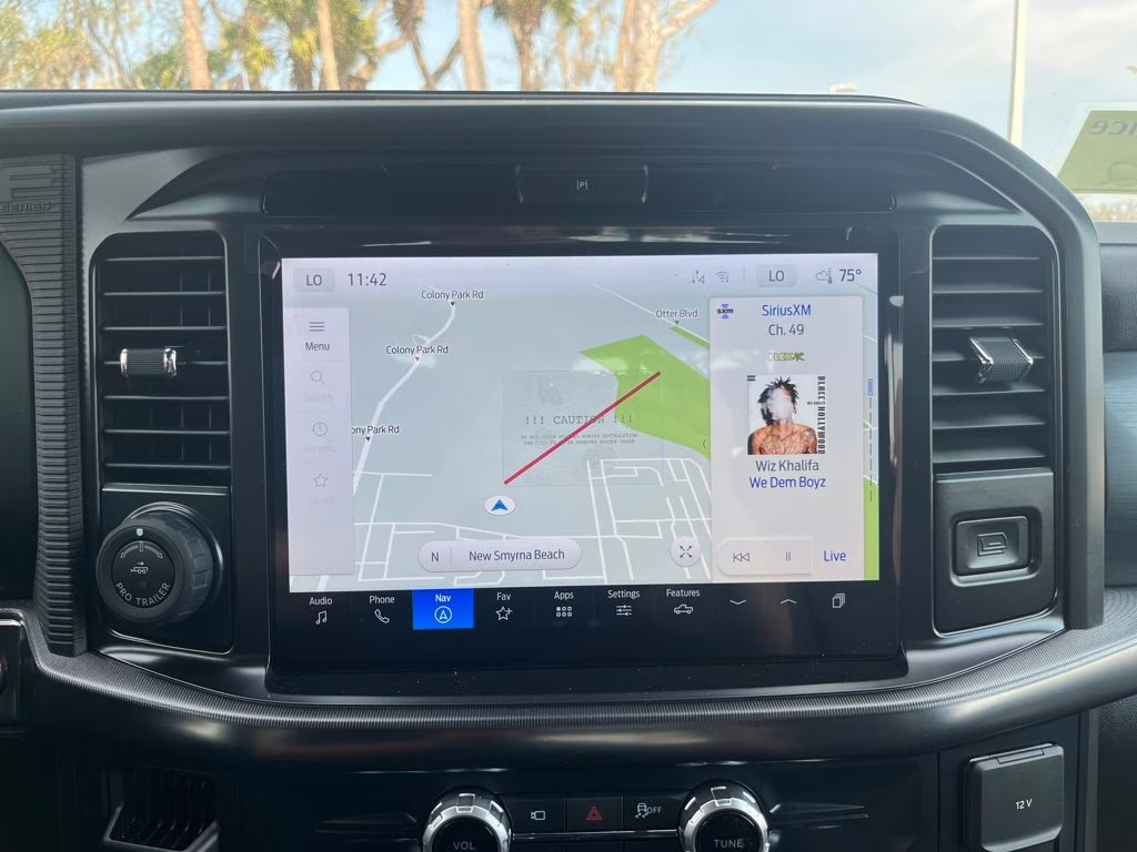 2025 Star White Metallic Tri-Coat Ford F-150 Lariat 4X4 Truck