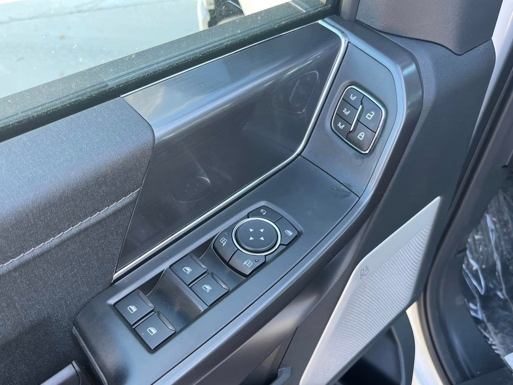 2026 Star White Metallic Tri-Coat Ford F-150 Lariat 4X4 Truck