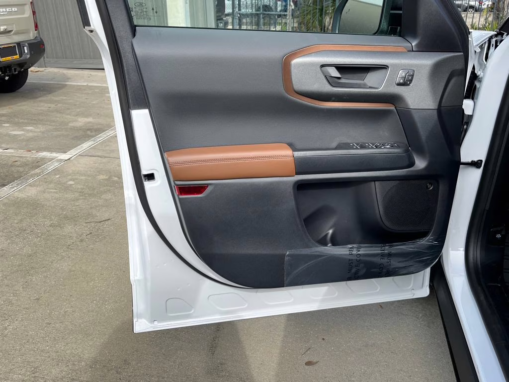 2025 Oxford White Ford Bronco Sport Outer Banks 4X4 SUV