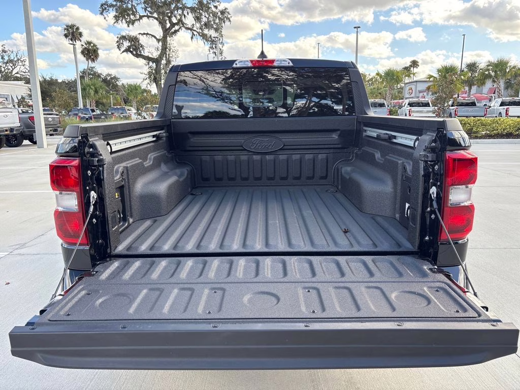 2025 Shadow Black Ford Maverick Lobo AWD Truck