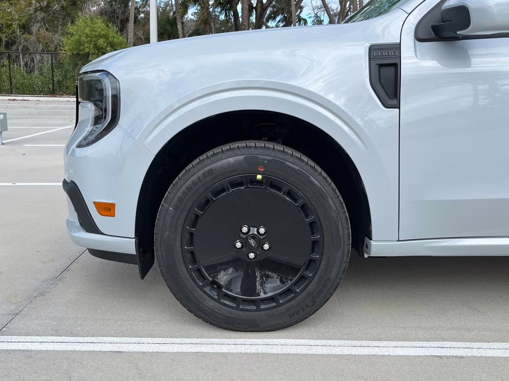 2026 Space White Metallic Ford Maverick Lobo Standard AWD Truck