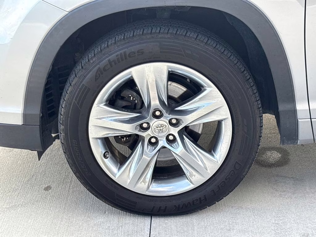 2015 Silver Sky Metallic Toyota Highlander Limited FWD SUV