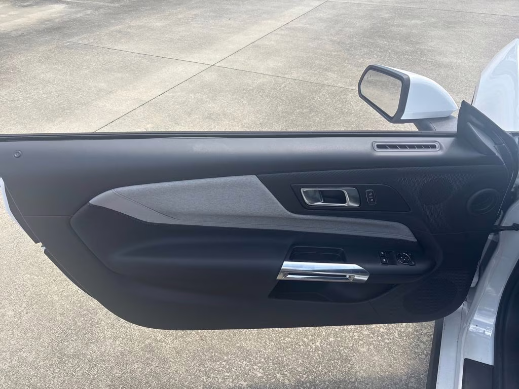 2025 Oxford White Ford Mustang EcoBoost RWD Coupe