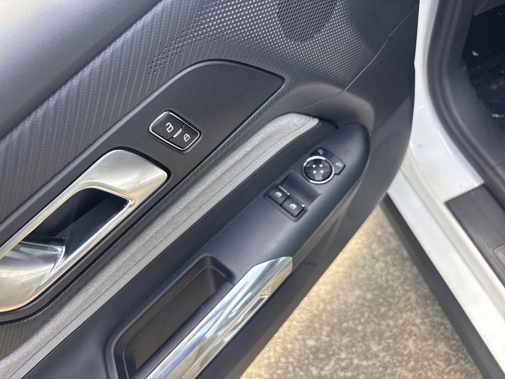 2025 Oxford White Ford Mustang EcoBoost RWD Coupe