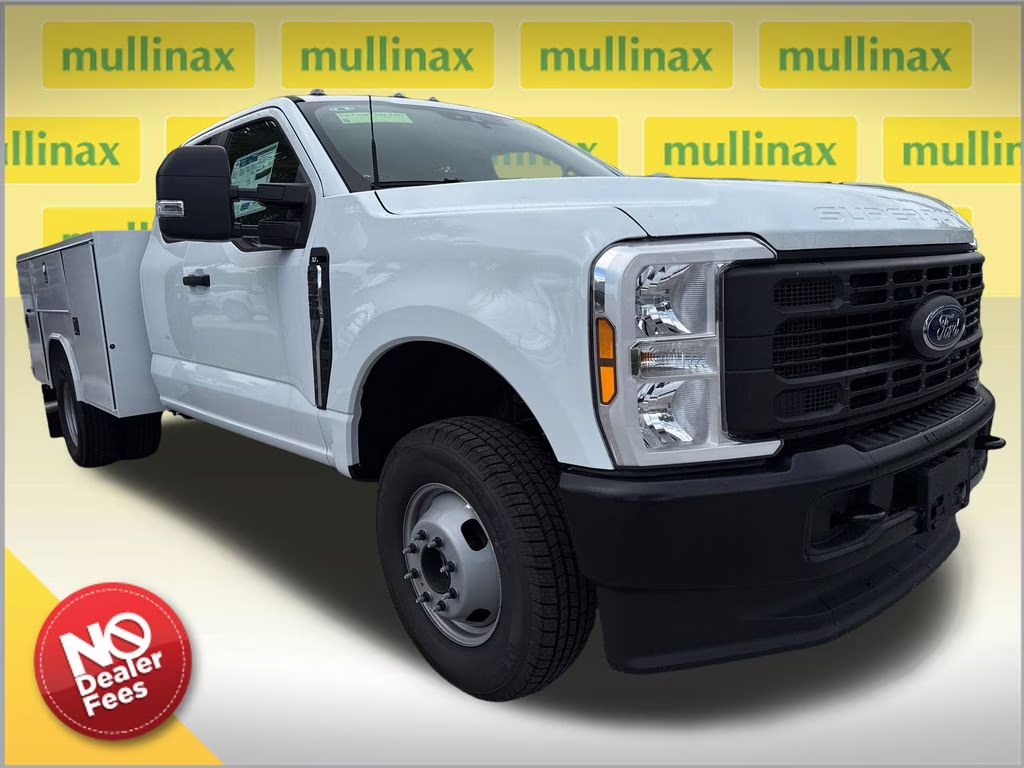 2025 Oxford White Ford Super Duty F-350 DRW XL 4X4 Chassis