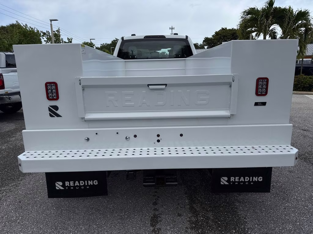 2025 Oxford White Ford Super Duty F-350 DRW XL 4X4 Chassis