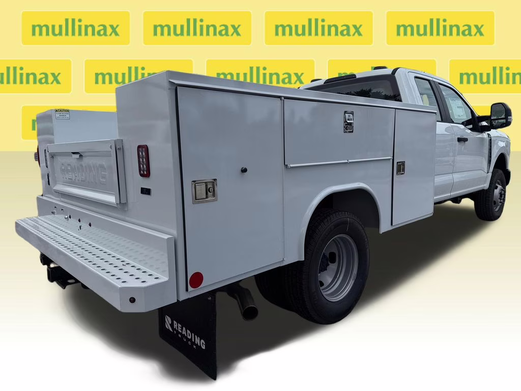 2025 Oxford White Ford Super Duty F-350 DRW XL 4X4 Chassis