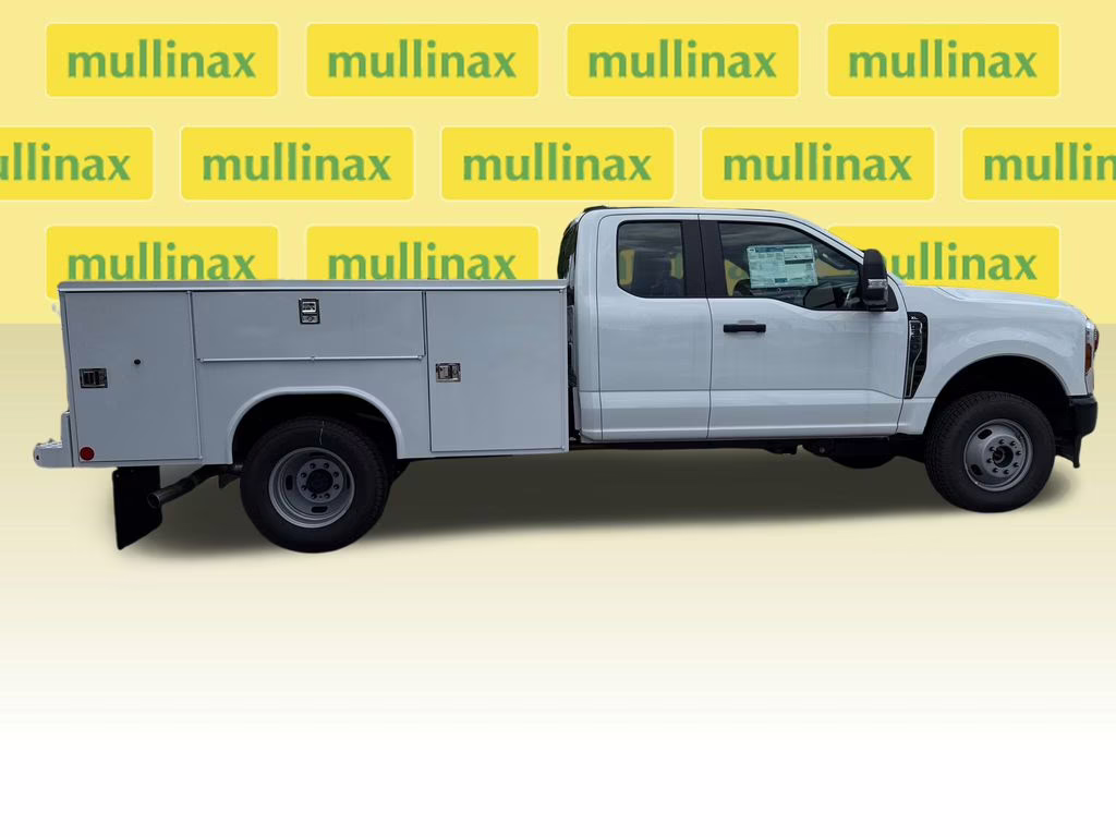 2025 Oxford White Ford Super Duty F-350 DRW XL 4X4 Chassis