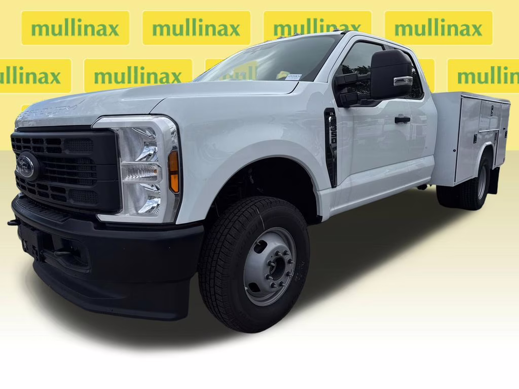 2025 Oxford White Ford Super Duty F-350 DRW XL 4X4 Chassis