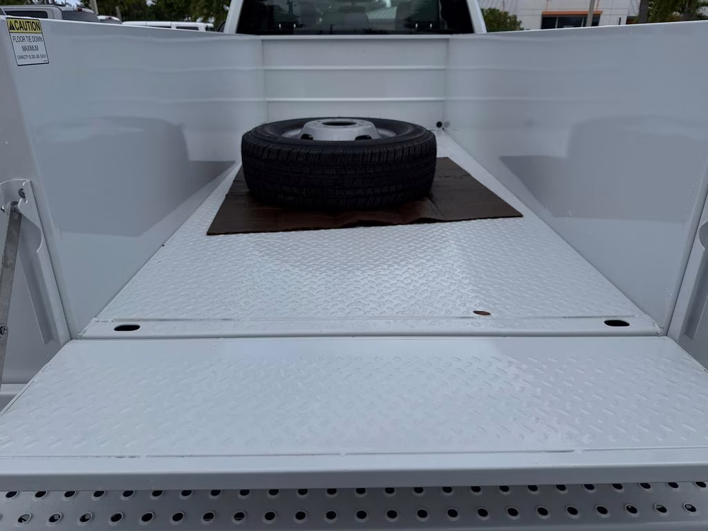 2025 Oxford White Ford Super Duty F-350 DRW XL 4X4 Chassis
