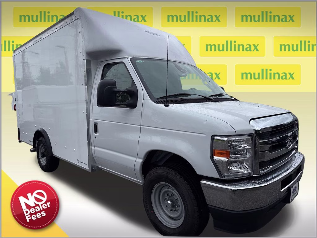 2026 Oxford White Ford E-350SD Base RWD Truck