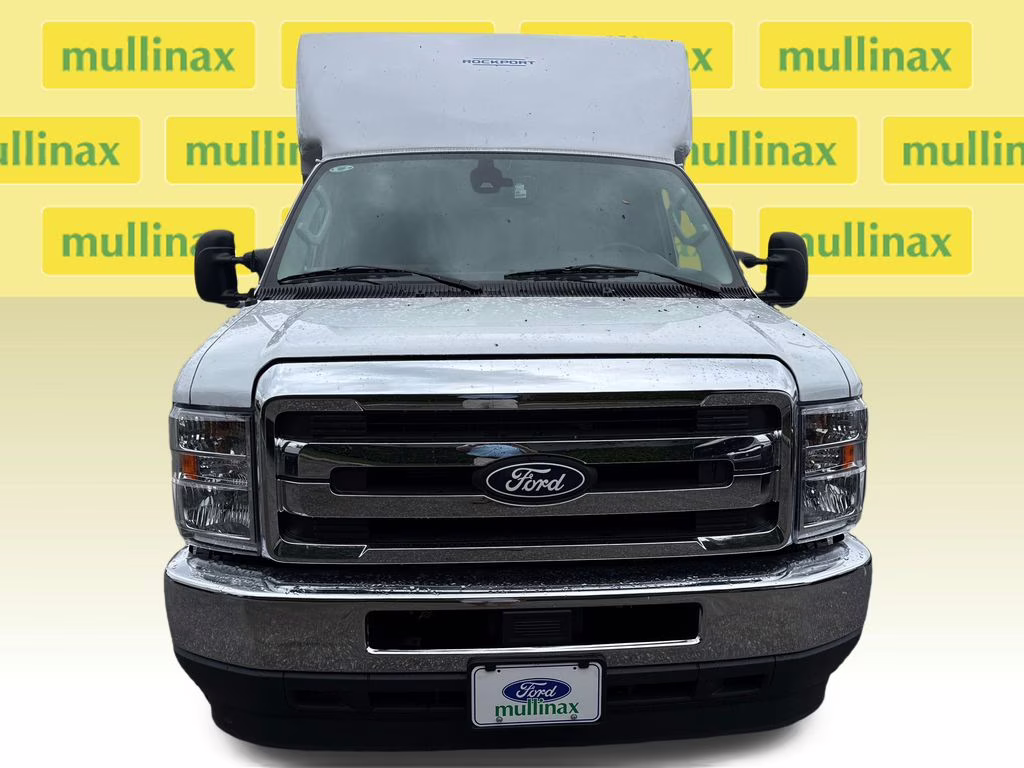 2026 Oxford White Ford E-350SD Base RWD Truck