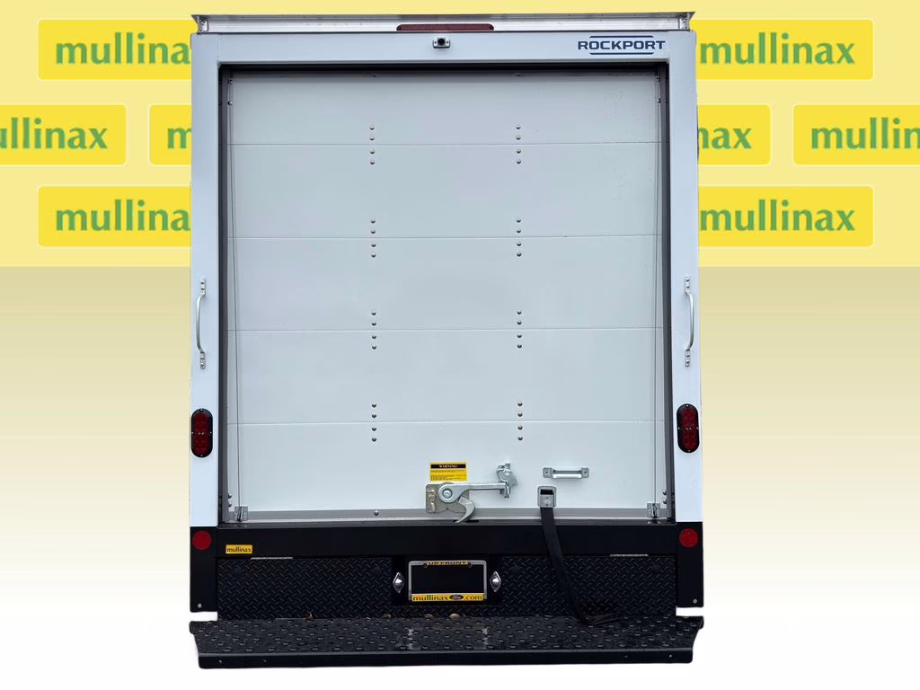 2026 Oxford White Ford E-350SD Base RWD Truck