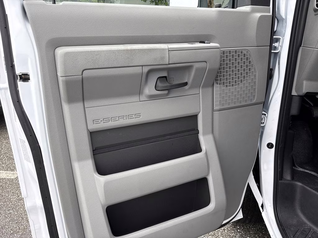 2026 Oxford White Ford E-350SD Base RWD Truck