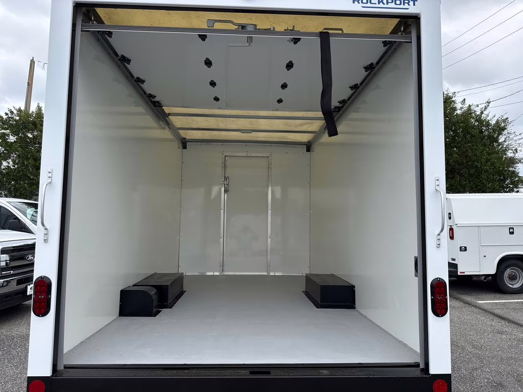 2026 Oxford White Ford E-350SD Base RWD Truck