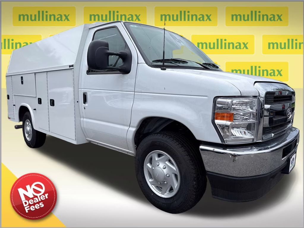 2026 Oxford White Ford E-350SD Base RWD Truck