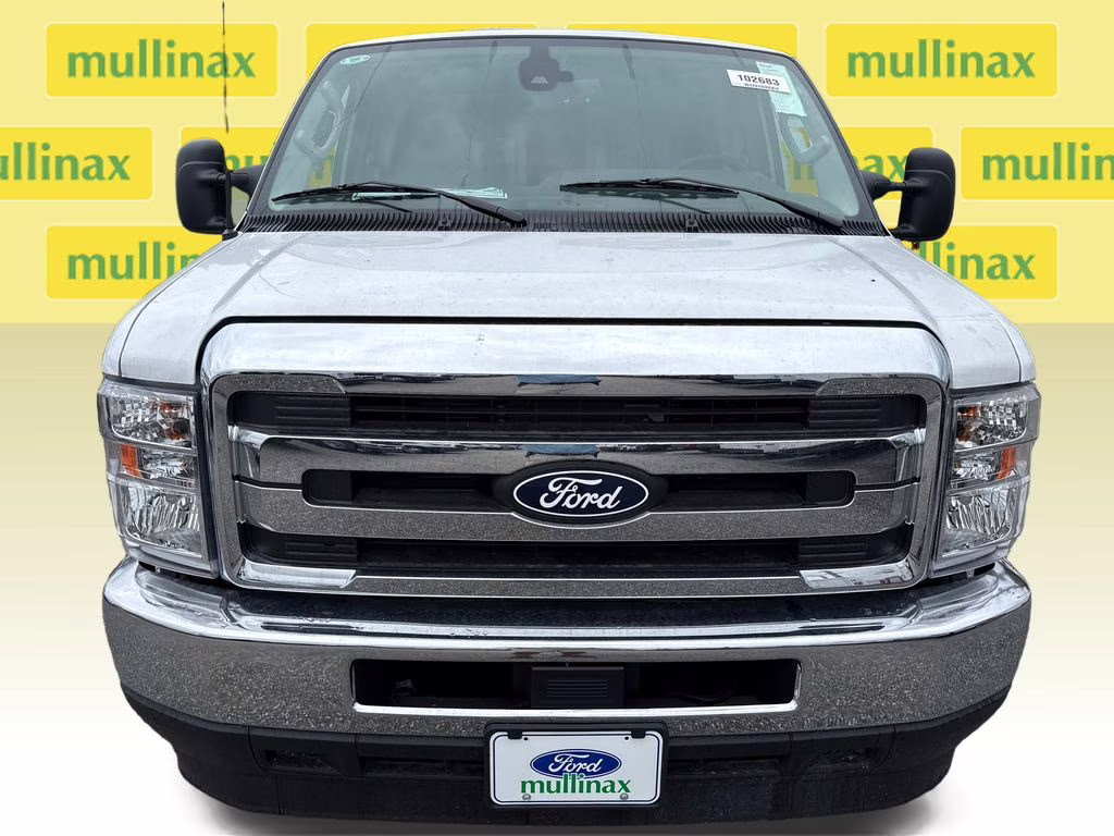 2026 Oxford White Ford E-350SD Base RWD Truck