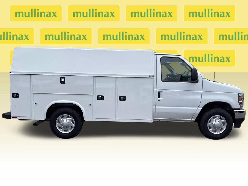 2026 Oxford White Ford E-350SD Base RWD Truck