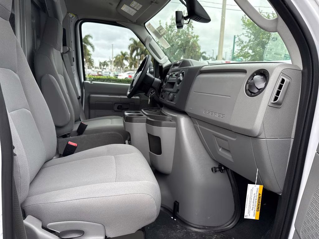 2026 Oxford White Ford E-350SD Base RWD Truck